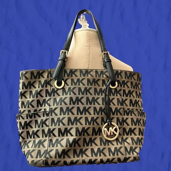Michael Kors Handbags - Michael Kors Large Signature Carry-All Canvas Bag / EUC